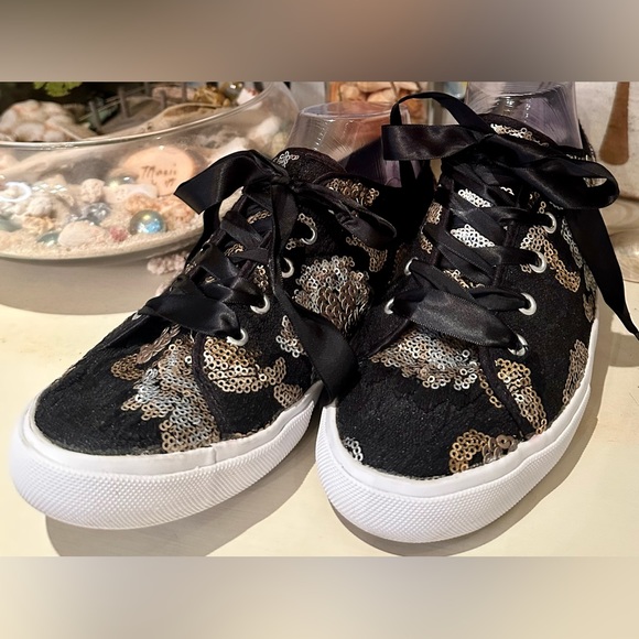 EUC 💠 Kaari Blue “Haven” Black Sequined Sneakers Size 9 - Picture 1 of 11